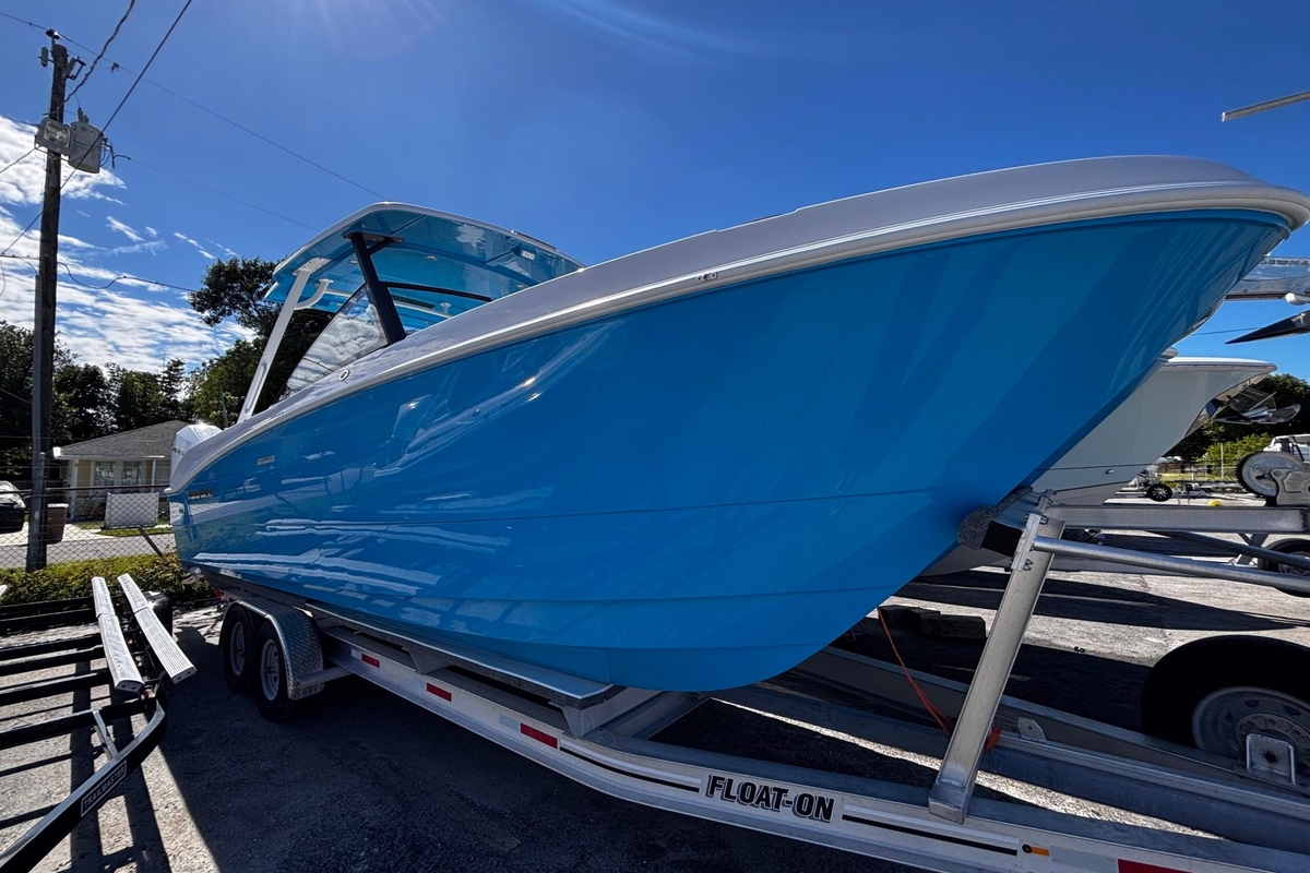 2024 Twin Vee 280 GFX DC - Sold Boat