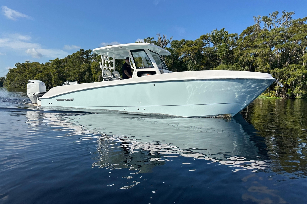 Twin Vee 280 GFX2 CC 2026