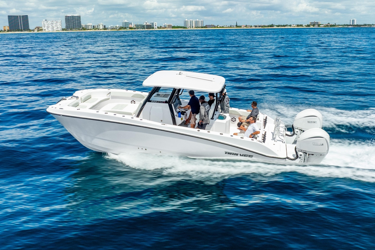 2026 Twin Vee 280 GFX2 CC - Sold Boat