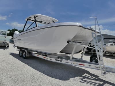 BOATZON | TWIN VEE 280 GFX2 DUAL CONSOLE 2026