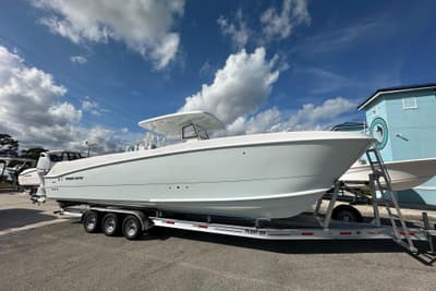 BOATZON | Twin Vee 340 GFX CC 2026