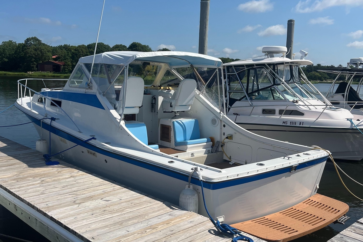 1976 Uniflite 28 Salty Dog - Sold Boat