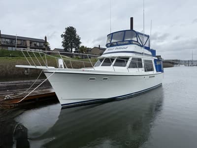 BOATZON | Uniflite 37 Coastal Cruiser 1979