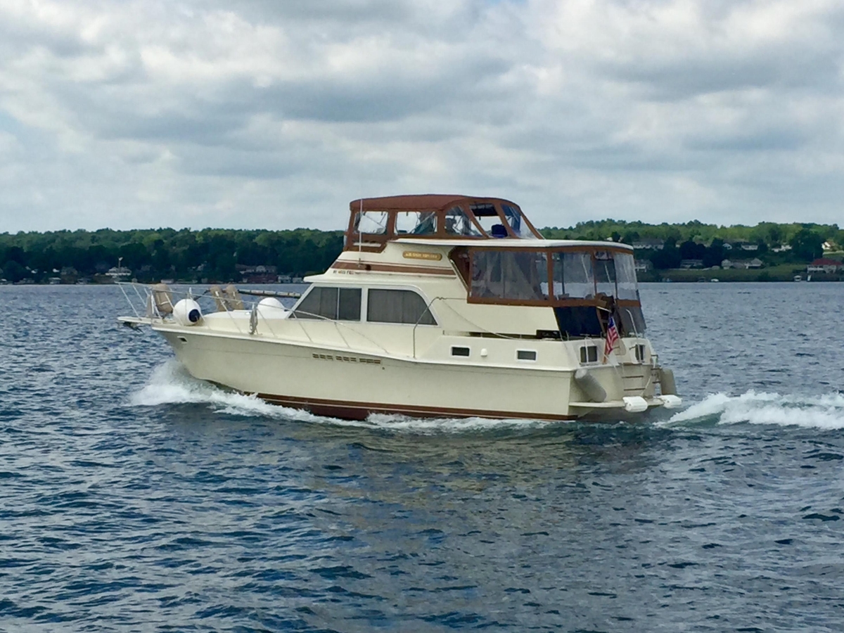 1984 Uniflite Double Cabin - Sold Boat