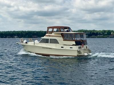 BOATZON | Uniflite Double Cabin 1984