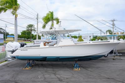 BOATZON | Valhalla Boatworks V33 2020