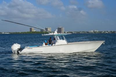 BOATZON | Valhalla Boatworks V37 2022