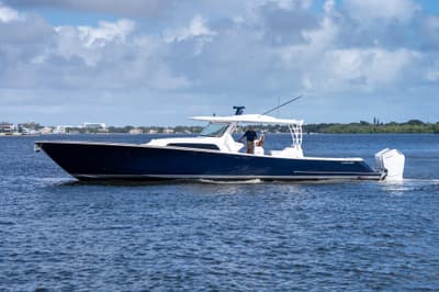 BOATZON | Valhalla Boatworks V55 2025