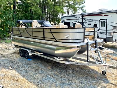 BOATZON | Veranda Fish VF22F4 Deluxe TriToon 2025