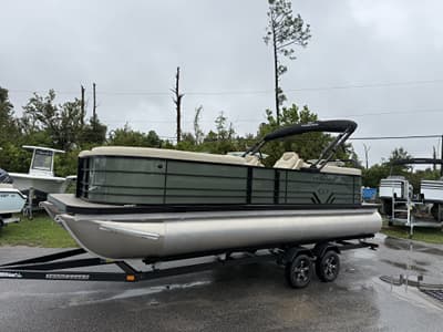 BOATZON | Veranda Vista View Series 22RC150HP TRITOON 2027