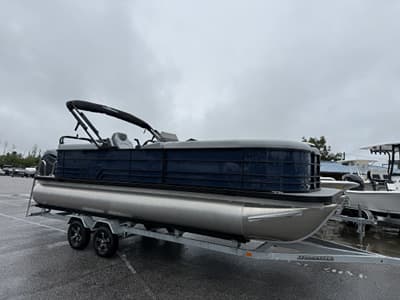 BOATZON | Veranda Vista View Series 22RC150HP TRITOON 2027