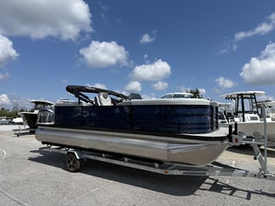 BOATZON | Veranda Vista View Series X22RCTRITOON150HP 2027