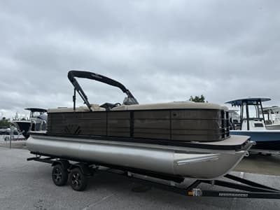 BOATZON | Veranda Vista View Series X22RCTRITOON150HP 2027