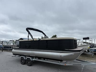 BOATZON | Veranda Vista View Series X22RCTRITOON150HP 2027