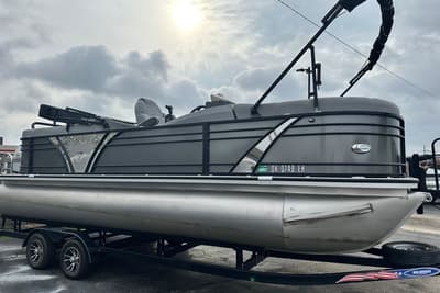 BOATZON | Veranda VTX22RC Luxury TriToon 2020