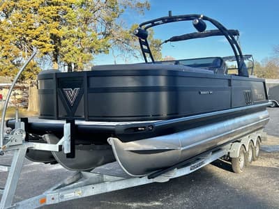 BOATZON | Viaggio Diamante 24 UW AT Quad Lounge Windshield  Triple Toon  IN STOCK 2025