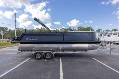 BOATZON | Viaggio V22R TriToon 2025 BOATZON | Viaggio V22R TriToon 2025