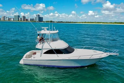 BOATZON | Viking 42 Convertible 2015