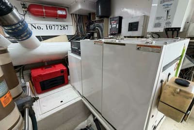 BOATZON | Viking 58 Convertible 1999