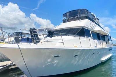 BOATZON | Viking Motor Yacht 1990