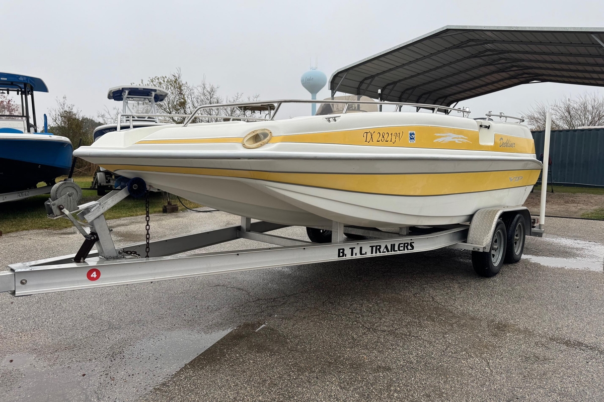 2003 VIP Deckliner 224 - Sold Boat