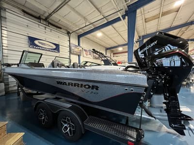 BOATZON | Warrior Boats V238 2026
