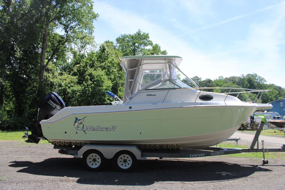 2001 Wellcraft 230 Coastal - Sold Boat
