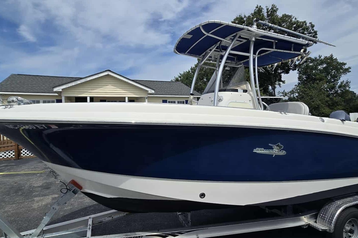 2004 Wellcraft 252 Fisherman - Sold Boat