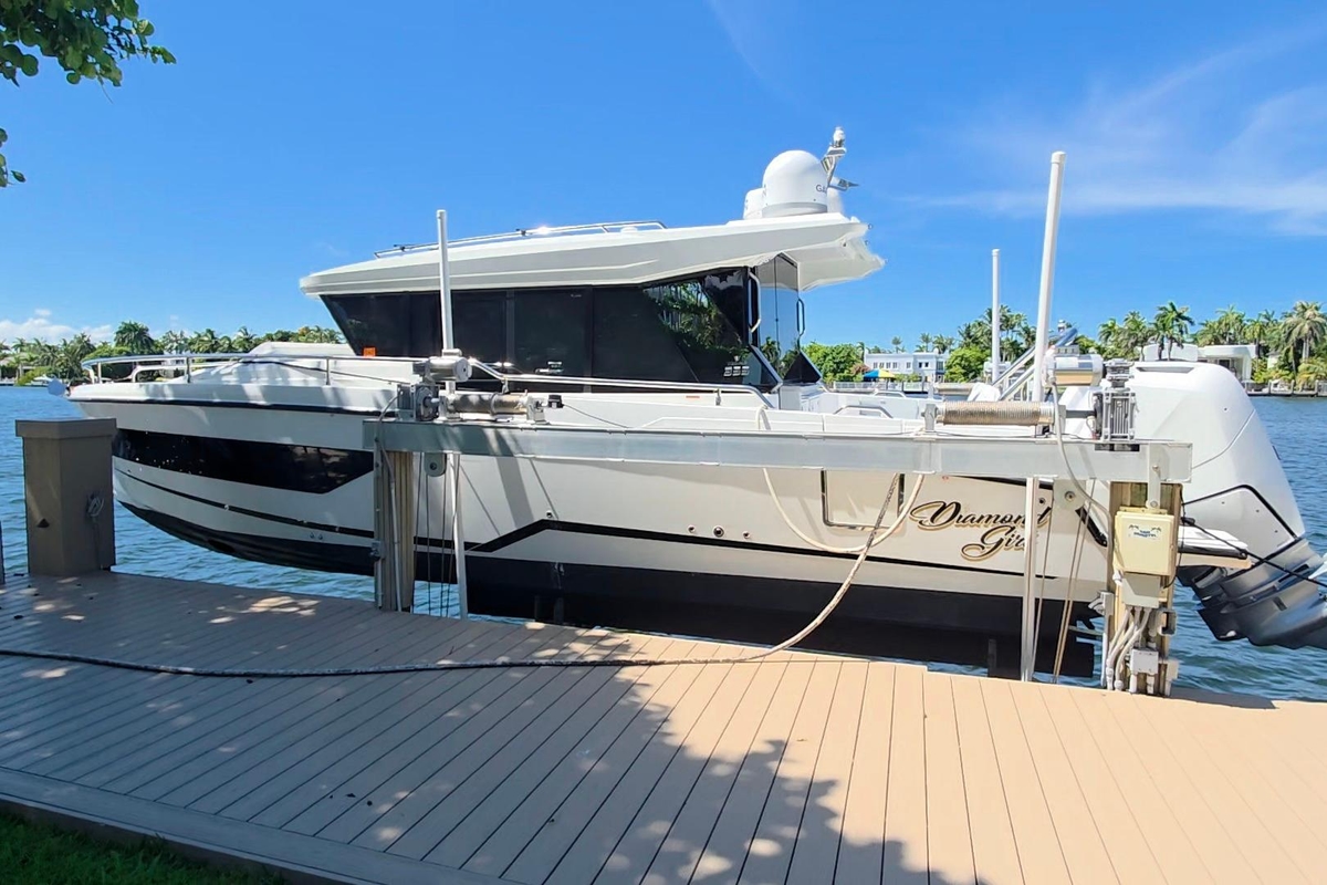 Wellcraft 355 Commuter 2024