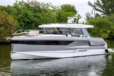 BOATZON | Wellcraft 44 Explorer 2026