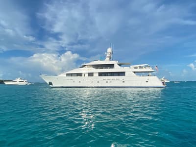 BOATZON | Westport TriDeck Motoryacht 2006