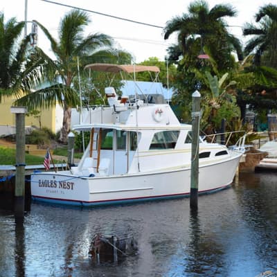 BOATZON | Whiticar Flybridge Convertible 1982