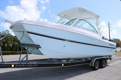 BOATZON | World Cat 230 DC 2025