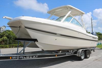 BOATZON | World Cat 230 DC 2025