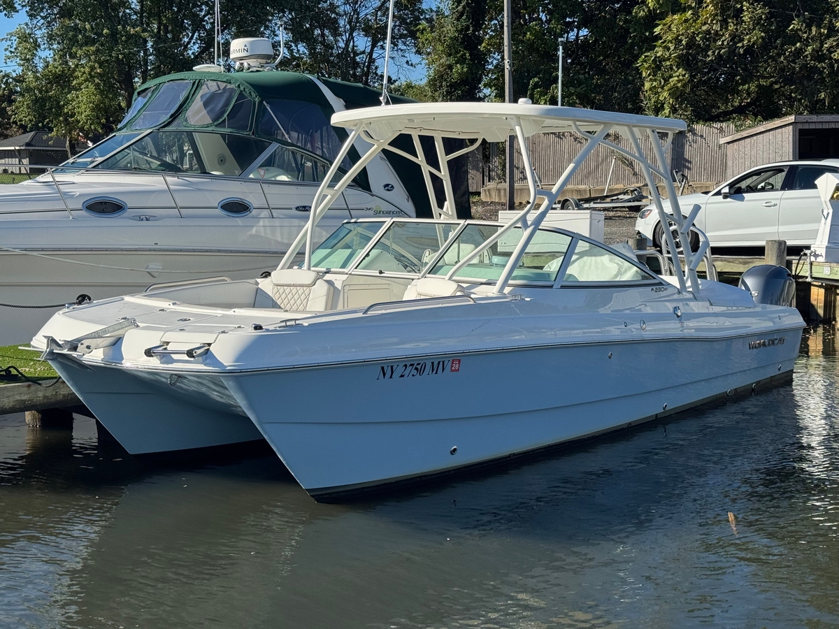 2026 World Cat 230 SD - Sold Boat