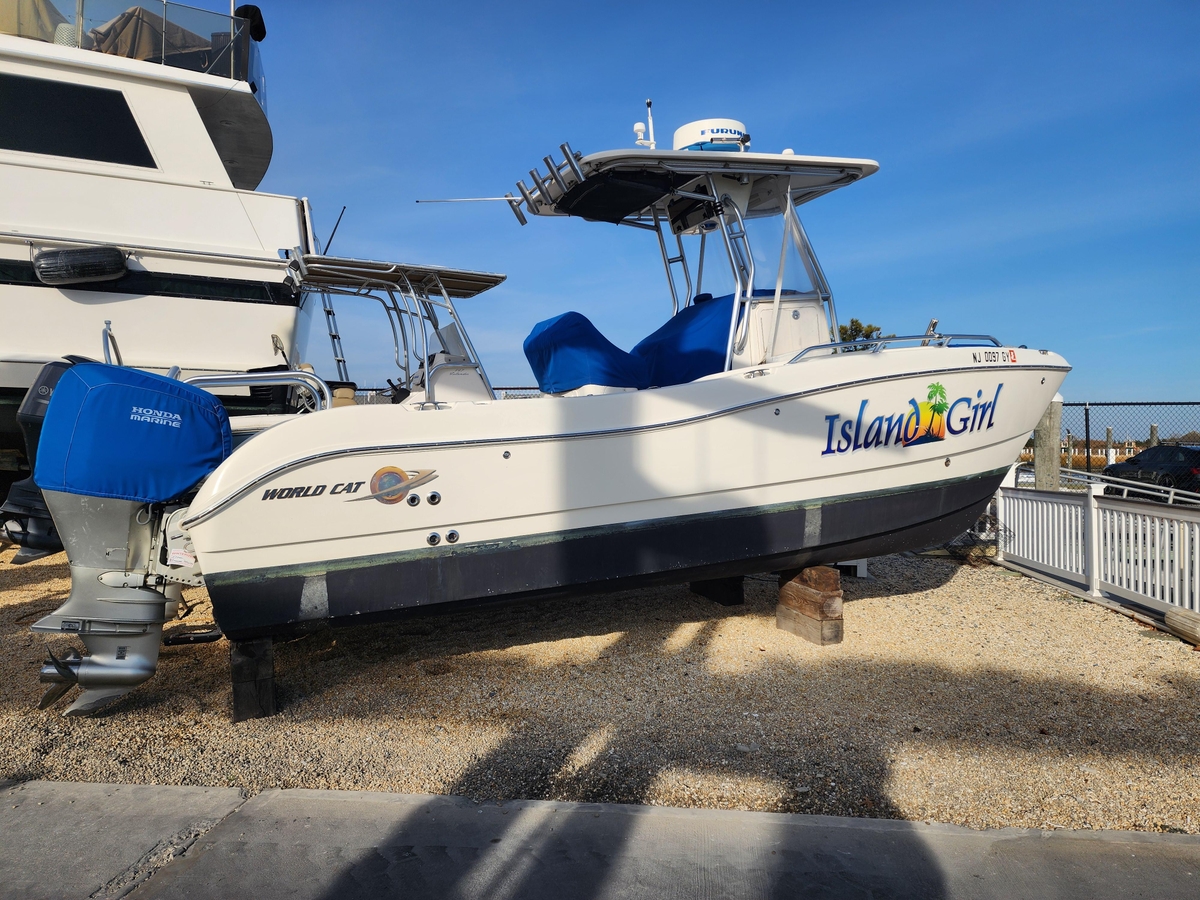 2006 World Cat 230 SF - Sold Boat