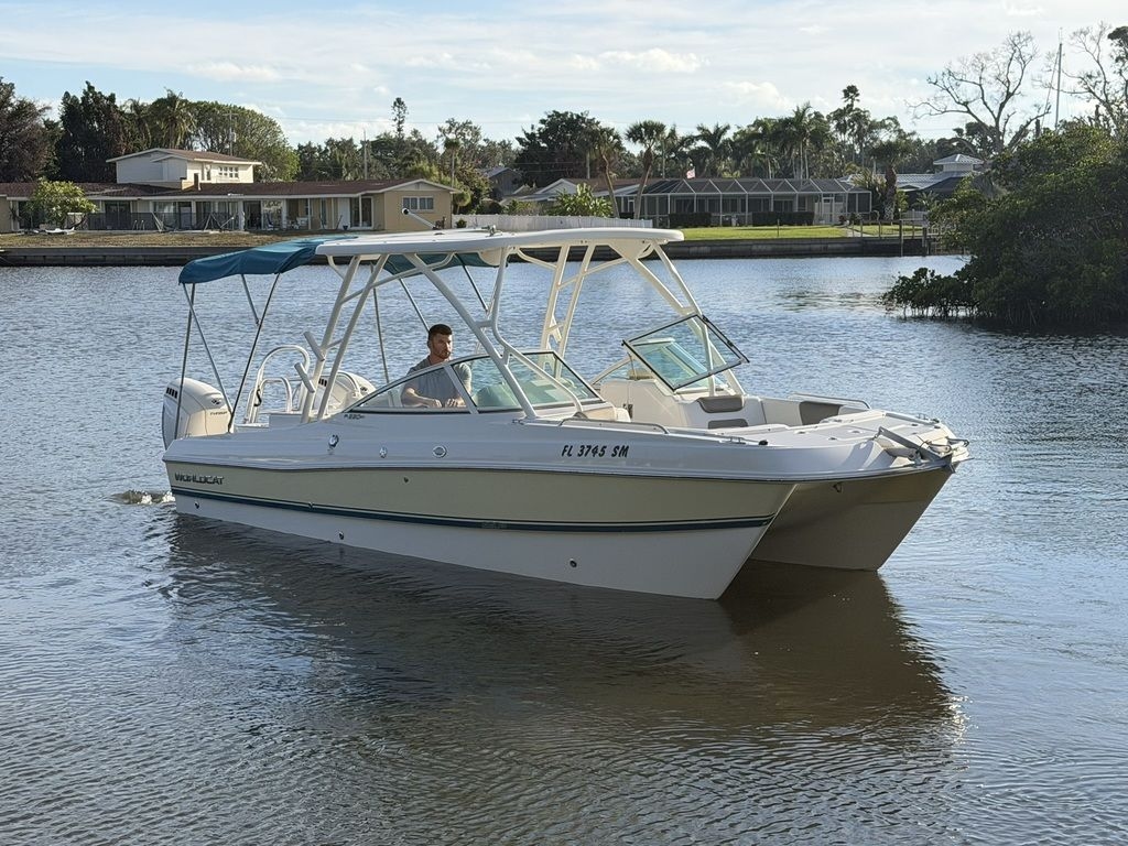 2020 World Cat 230SD - Sold Boat