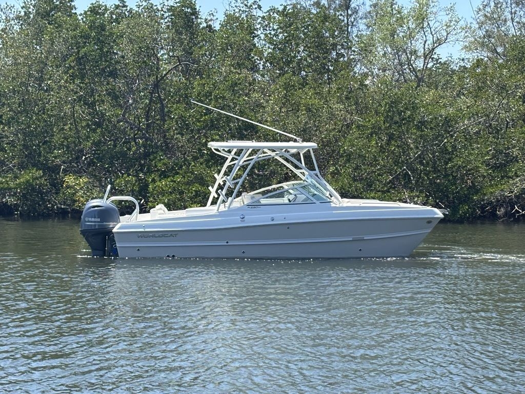 2025 World Cat 230SD - Sold Boat