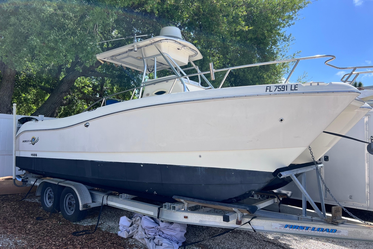 1999 World Cat 246 SF - Sold Boat