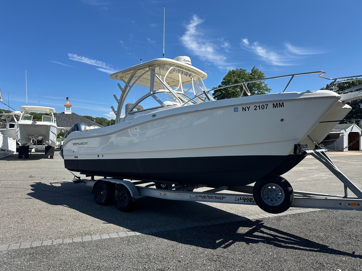 2016 World Cat 255 DC - Sold Boat