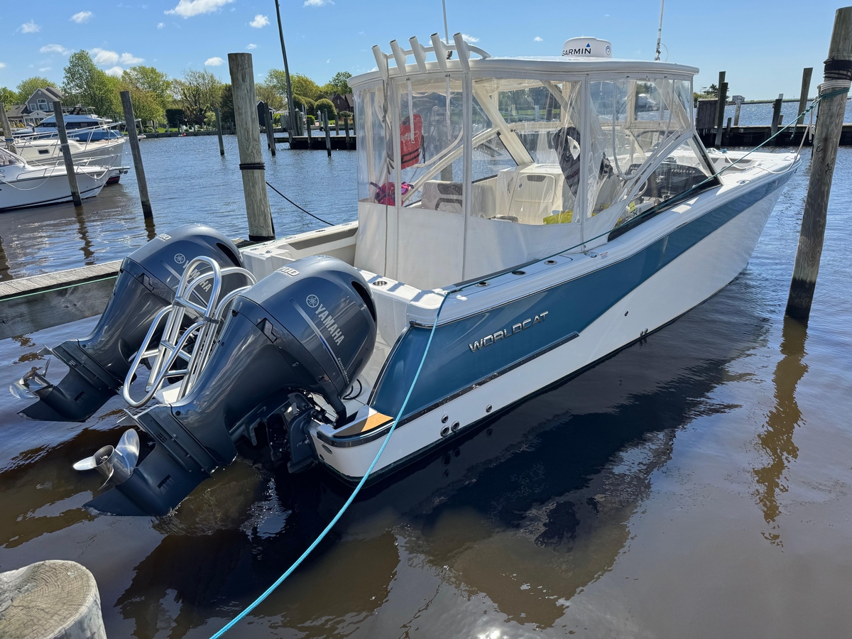 2020 World Cat 280 DCX - Sold Boat