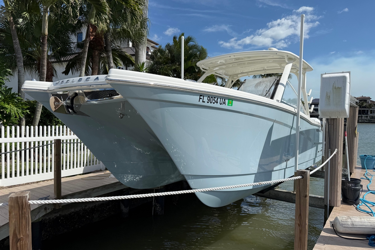 2025 World Cat 280 DCX - Sold Boat