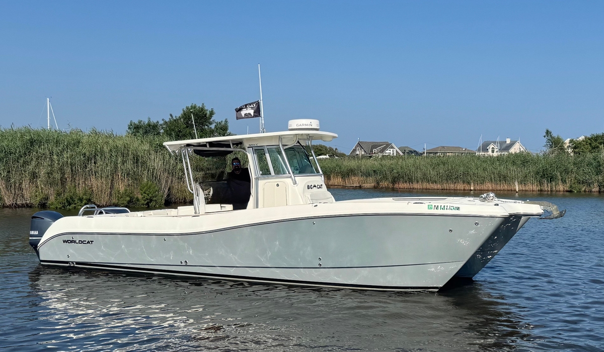 2012 World Cat 320 CC - Sold Boat