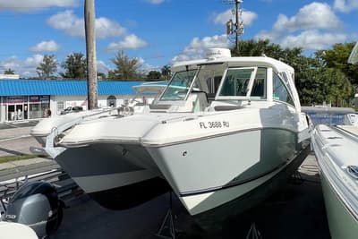 BOATZON | World Cat 320 DC 2019