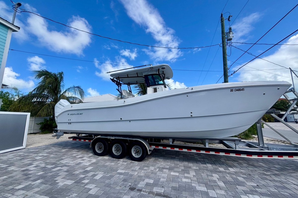 2024 World Cat 325 CC - Sold Boat