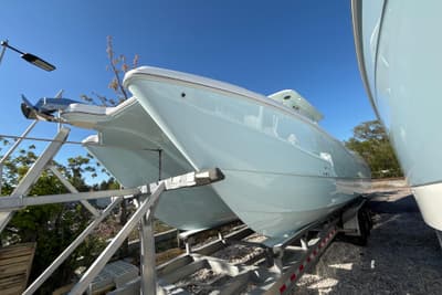 BOATZON | World Cat 325 CC 2026