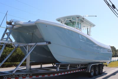 BOATZON | World Cat 325 CC 2027