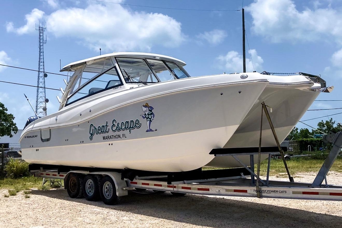2021 World Cat 325 DC - Sold Boat