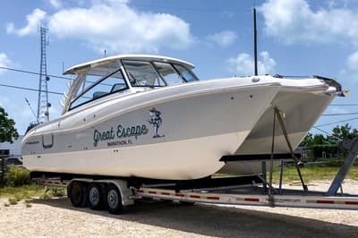 BOATZON | World Cat 325 DC 2021