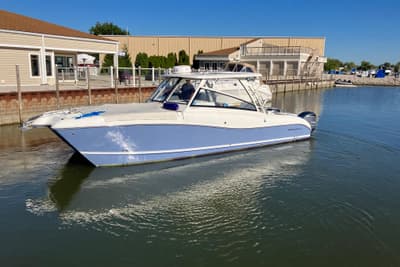 BOATZON | World Cat 325 DC 2021